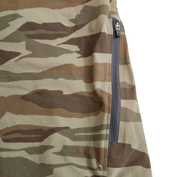 Patagonia Camouflage Shorts Mens, sz 40 - Picture 3 of 11